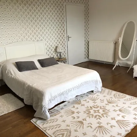 Vakantiehuis De Chavagnac Saint-Cyr-Les-Champagnes