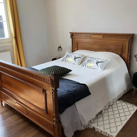 De Chavagnac Vakantiehuis Saint-Cyr-Les-Champagnes