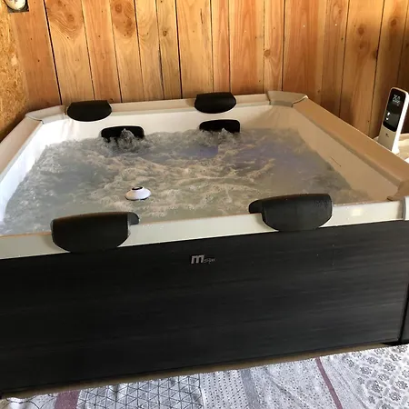 De Chavagnac Saint-Cyr-Les-Champagnes