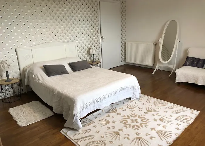 Сasa de vacaciones De Chavagnac Saint-Cyr-Les-Champagnes