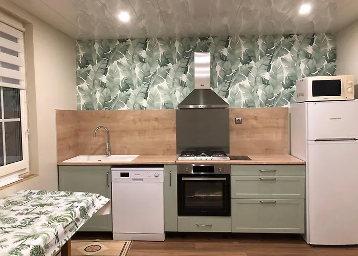 De Chavagnac * Saint-Cyr-Les-Champagnes